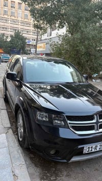 السلام وعليكم دوج جورني موديل ١٢ فول عده الفتحه تشغيل عن بعد بصمه سيار...