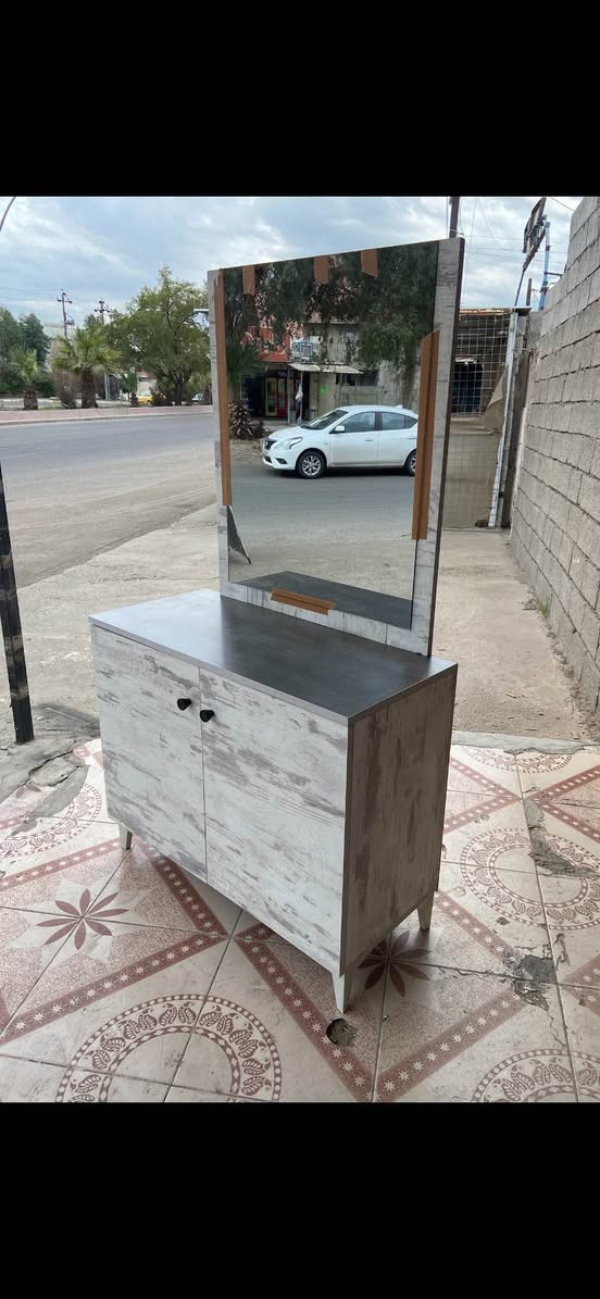 ‏ميز تواليت مستعمل نظيف للبيع اخو جديد سعرها 65الف
‏للاستفسار*********** كركوك, العراق
