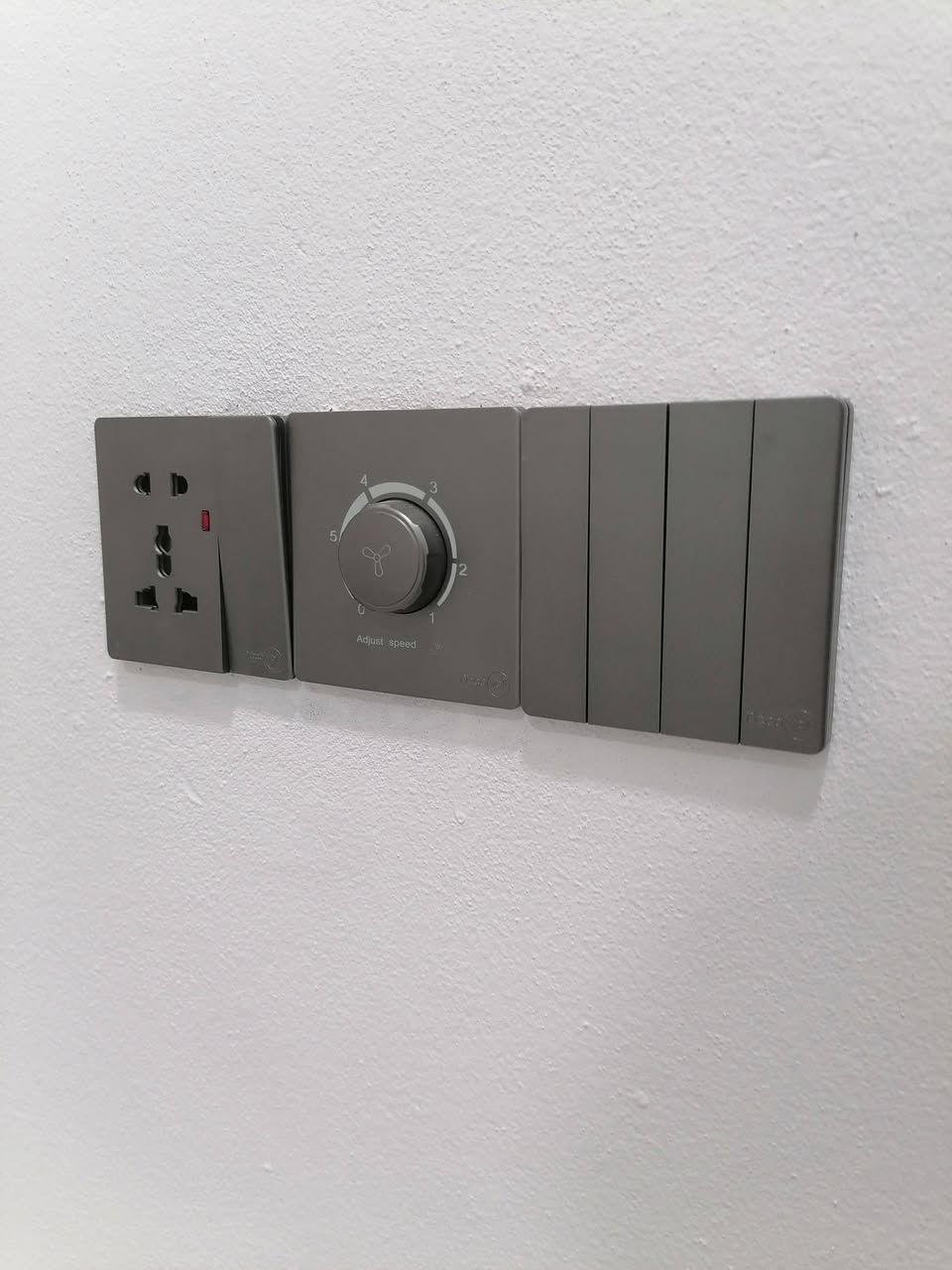 تم بعون الله تعالى اكمال تشطيب منزل ١٠٠ متر منزل ابو محمد الواقع في بعقوبة / بهرز. 
الفني الكهربائي صالح الجبوري
بعقوبة ***********
