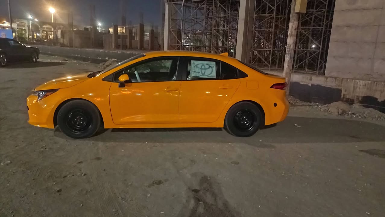 كورله موديل 22
موصفات Le
محرك 1800
سياره كلين من ضرر فقط قطعه وحده سرقه بدون اي ضرر سياره ع بلاد 
طخم تايرات جديد 
داخل لون واحد اسود 
وارد امريكي
سعر 193 ومايعجبه السعر صلي على النبي واعبر منشور  
للاستفسار ***********
