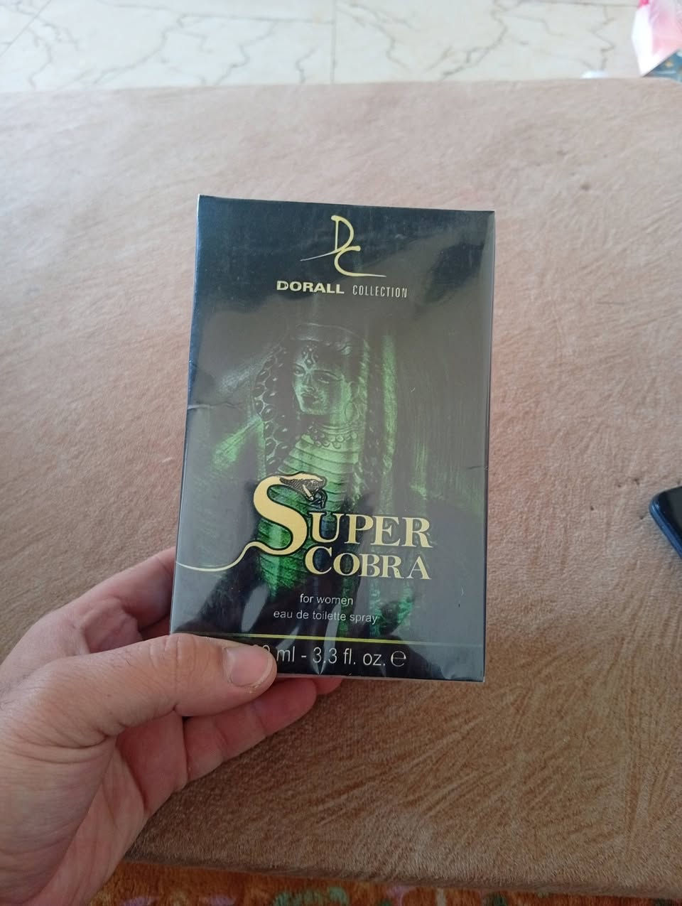 عطور ماركه شركه المنصور العطور فوحان وثباتيه يوجد خدمة توصيل داخل بعقوبه سعر عطر 7دينار/خمس5عطور 25الف الحجز خاص او رقم واتساب *********** تخفيضات
