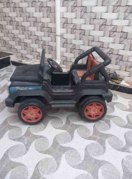 غراض للبيع سياره وثريدي 4x3 السعر ٥٠ وبيهن مجال ***********
