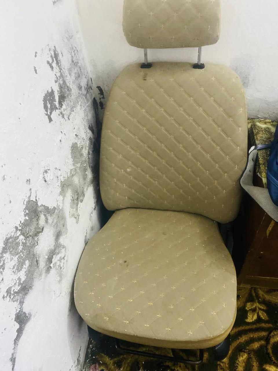 من رخصة الادمن 
غراض بيت للبيع كنتور 6 باب 250 وبي مجال 
بوفية ب35
كرسي ب60
مكاين خياطة فراشة جدد سعر الوحده 75 
الغراض بيهن مجال اتصل ***********
