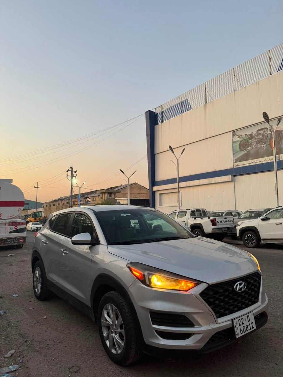 Tucson 2019 
سەیارەکە بەس بۆنیدی سبوغە لەگەر قەپاغی سندوقی بێ ئێرباگ بێ ناو گرتن ماصفاتی فوللە برێک بەسمە و ئۆتۆ هۆلد و ئۆتۆ پارک و رادار و خەتی جادە و تحدی سرحە و مۆدی ئیکۆ و نۆرمال و سپۆرت سەیارەکە گێر و مەکینە و کارەبایاتی بە شەرتە دەبڵ گێرە سەنەوی و هەزە و ژینگە و رێگاو بەنی بە شەرتە تحویل و غەرامەش بە شەرتە
سحری ١٤٣ وەرەقە و مەجالێ کەم 
***********
*********** أربيل, العراق
