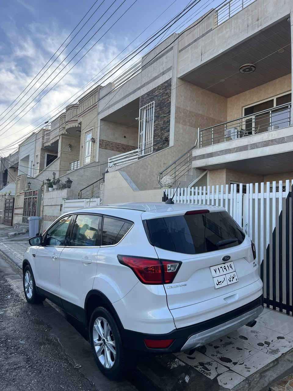 سلام علێکم
Ford escape 2019 
گێر محرک مکفول
فول عدا فتحە
4x4
شاشە کبیر کامیرە 
کشە کهربای 
کشن هیتەر
کار بلەی
۲ قتعە کلیر بدون دواخل بون ارباگ 
سعر ۱۱٠ ورەقە 
مکان اربیل 
***********
