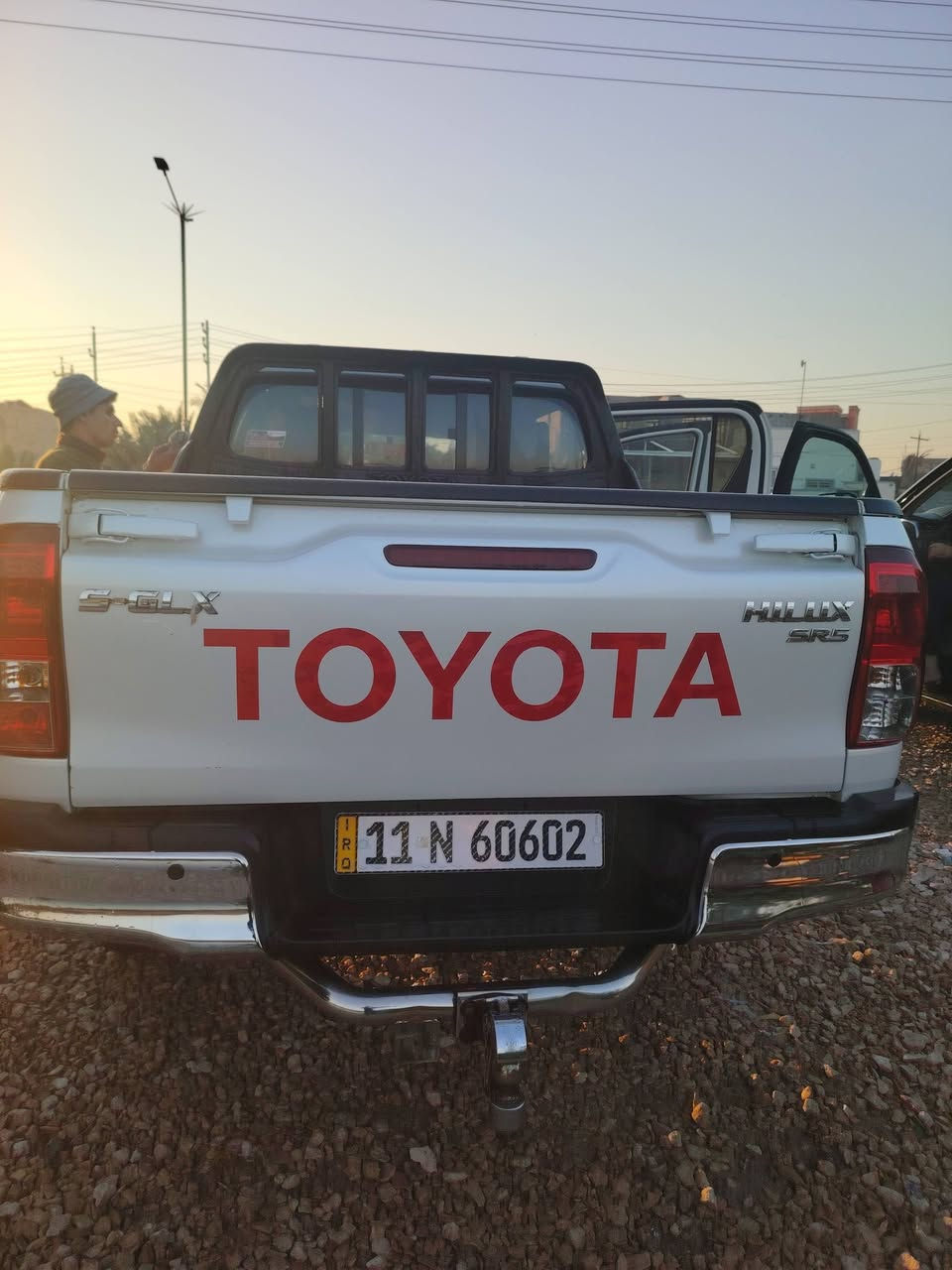 سلام عليكم تيوتا هايلوكس 2017 سعودي عالي فور ويل سيارة احلئ من صور كفالة ماشية 160 الف
اوتوماتيك سيارة بصمة وحساس واشاير بلمري
سعر 268 وبيه مجال مكانها نجف مشخاب 
*********** موجود واتساب
