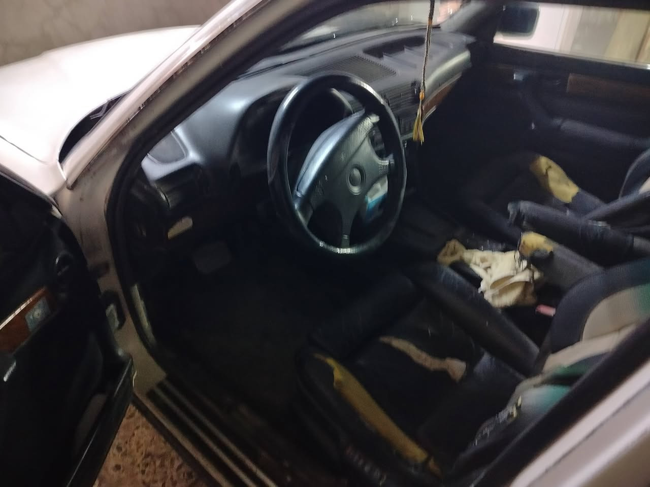 السلام عليكم
بي ام دبليو 735 رقم قادسية دولي بأسمي صبغ فرن جديد 
مكينه مكفوله كيرها بي مشكلة تحويل مباشر 
للاستفسار اتصل *********** مكاني بغداد
