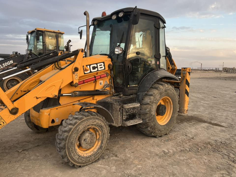 السلام عليكم
JCB 2018
مكينه جاهزه للشغل سعر 475 وبيها مجال 
 0772 841 4431

