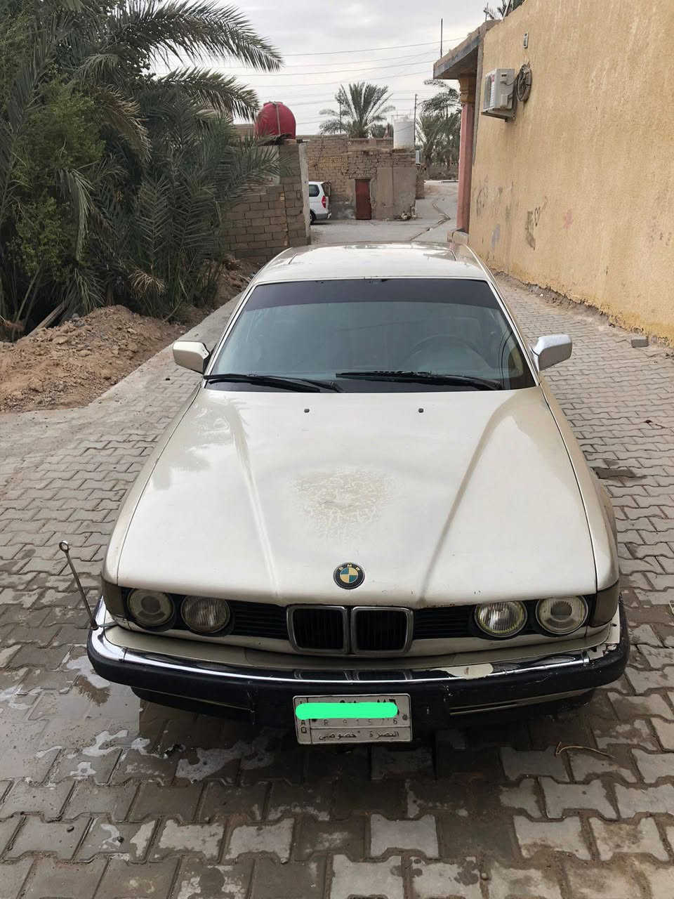 السلام عليكم 
سياره BMW
حجم 735
موديل 91
مكينه وگير خير من الله 
سياره حلوه ونضيفه 
كهربائتها كلها شغاله 
سياره جاهزه من كلشي 
العنوان بصره قضاء المدينه بني منصور 
علمًا ان سياره تحويل ثاني يوم
رقم الهاتف ***********
الاتصال وتساب ام شريحه
