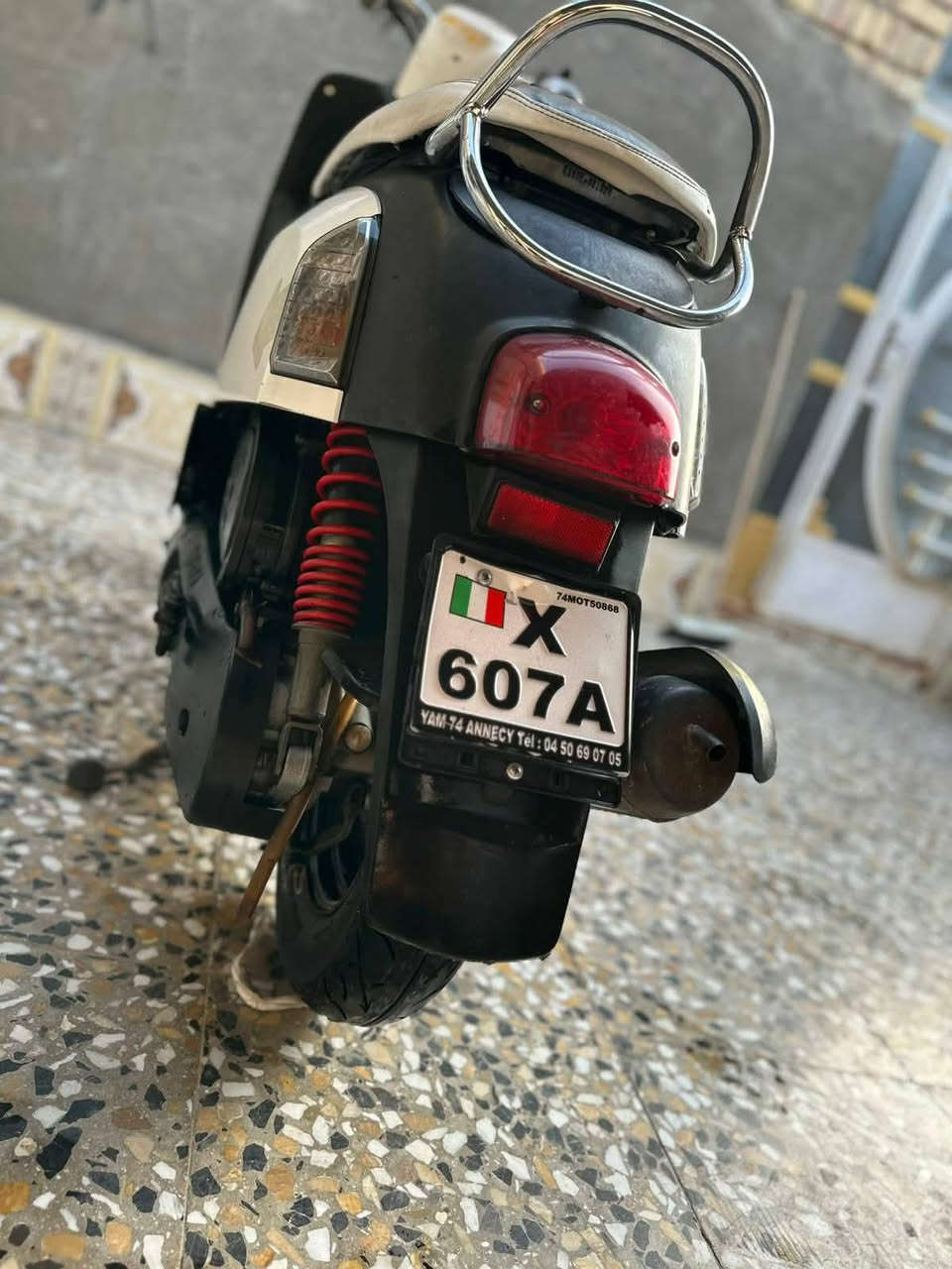 بوليس للبيع كفاله عامه تجي وتفحص وتشوف بعينك
مكاني ميسان ابو رمانه ومستعجل عله بيعته الله شاهد 
السعر 800 وبيه مجال وخادم اني
رقم الهاتف ***********
