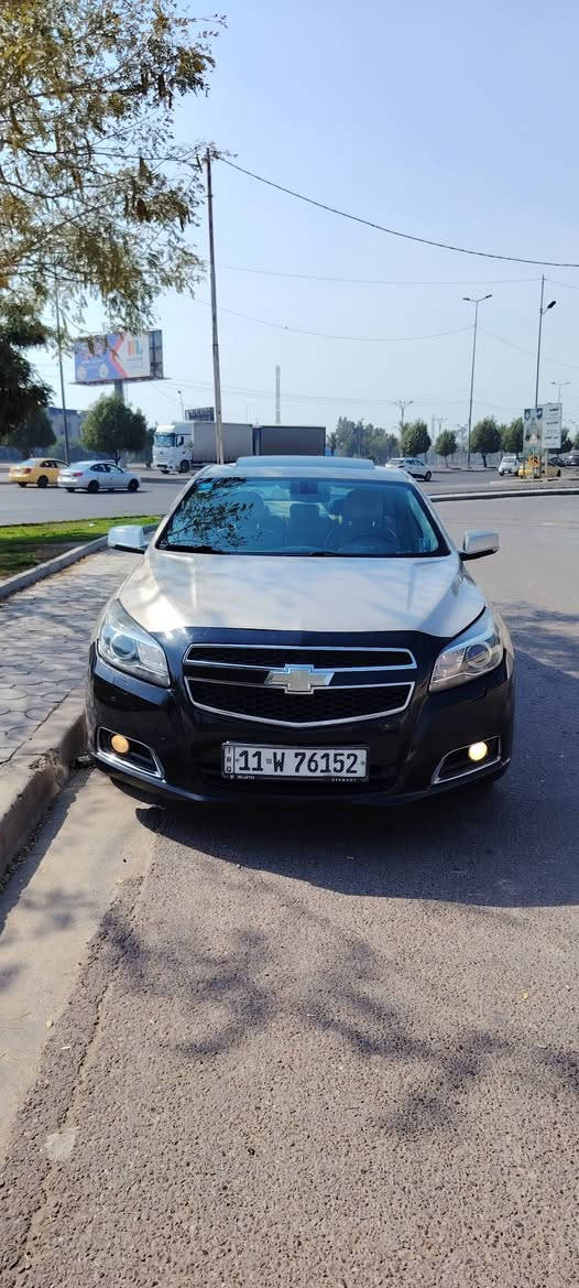 سلام عليكمً
ماليبو 2013 خليجي LTZ
محرك 2400 تنفس طبيعي 
شاشه بلدية + قاصه 2
كامره خلفيه +حساسات خلفيه 
سلايد روف 
كشنات 2 كهربائيه +مري شفط 
زراكات الايتات
 عدسه متحركه نظام ترحيب
كشن جلد مخمل
هاند بريك بصمه 
تحكم ستيرن كامل " مثبت سرعه
داخل لونين 
تبريد منفصل مناخين  + 4 جام اتو
‼️ملاحظه⚠️(السيارة دبل كود +بيها ٢قطعتين صبغ وقطعتين كلير +بدنه اماميه مبدلها بيدي )
🔴⭕ دواخل شواصي مكفوله مكفولة 
رقم بغداد 
مكان سياره بغداد حي العامل 
السعر 82 ورقة وبيها مجال ان شاءالله
وتساب متوافر ***********
