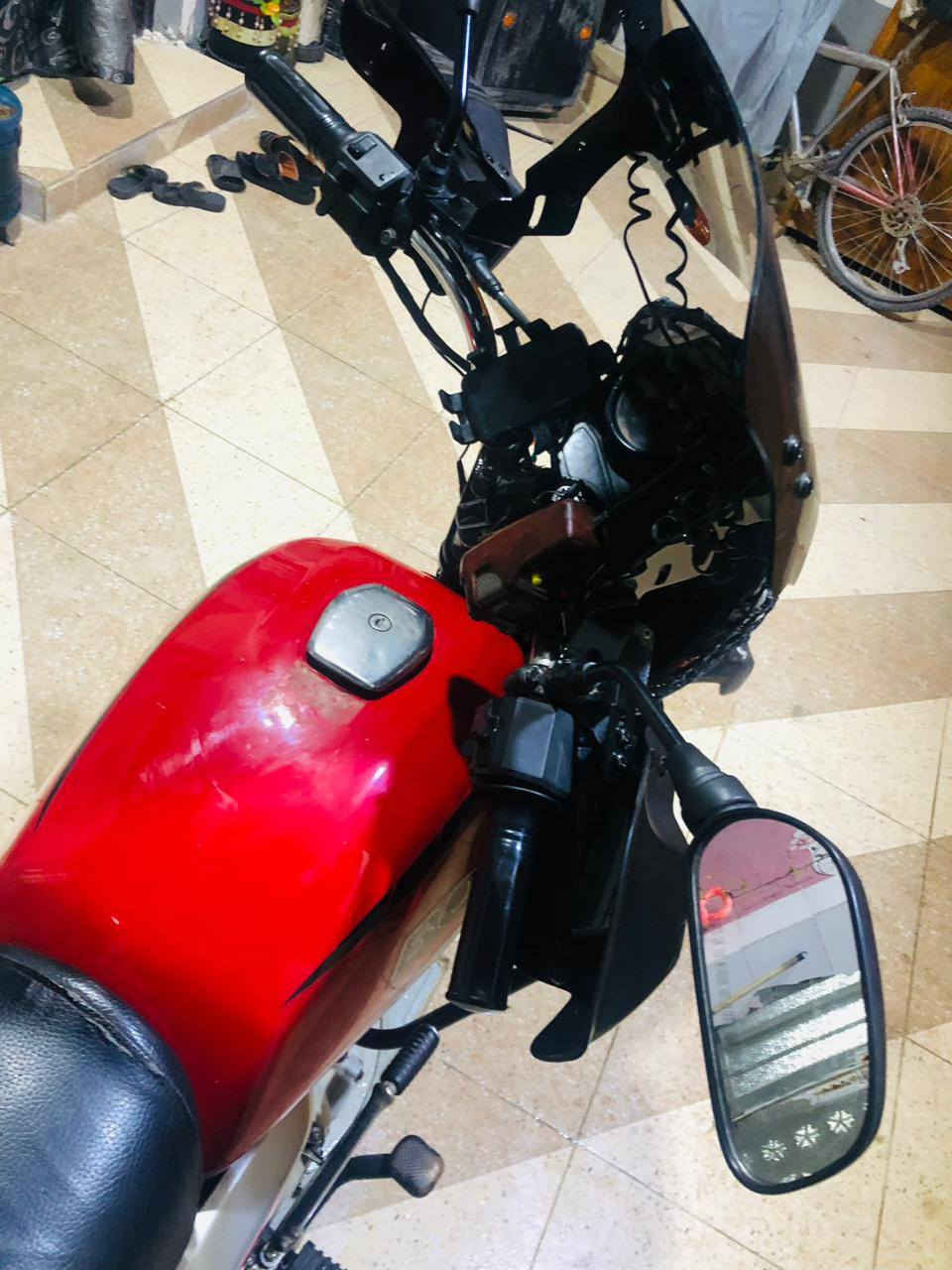 بوكسر 2021 نازل 2022
مرقم بغداد تحويل ثاني يوم عليها ادامه فول كلشي جديد بيها زوج تايرات كلجات بوشه،بستم زناجيل كله جديد ب 2300 وبيها مجال واتساب 0781 169 3761
