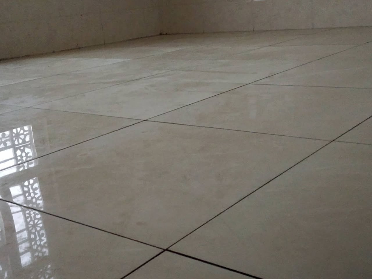 خلفه متفرغ حاليا
عمل ارضيات فقط ....كاشي بورسلين ...حامضي ...كرانيت 
الاتصال ***********
