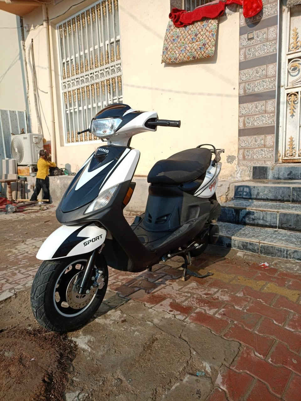 سلام عليكم للبيع دراجه شانك دراجه كفاله من معرض العوادي دراجه جديده كلش ماشيه 3 كيلوات فقط مكينه مامفتوحه عل فحص الدراجه مابيها اي نقص موديل 2025 الدراجه شلعه ومعدل تجي وشوف ابعينك السعر 850 وبيها مجال للطيبين العنوان دوانيه اخصيمه متواجد خاص وعل رقم ***********
