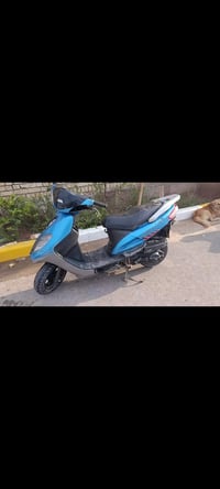 للبيع  دراجه صيني sym الدراجه شغاله بيها خلل بالكابريته تمشي شويه تطفه...