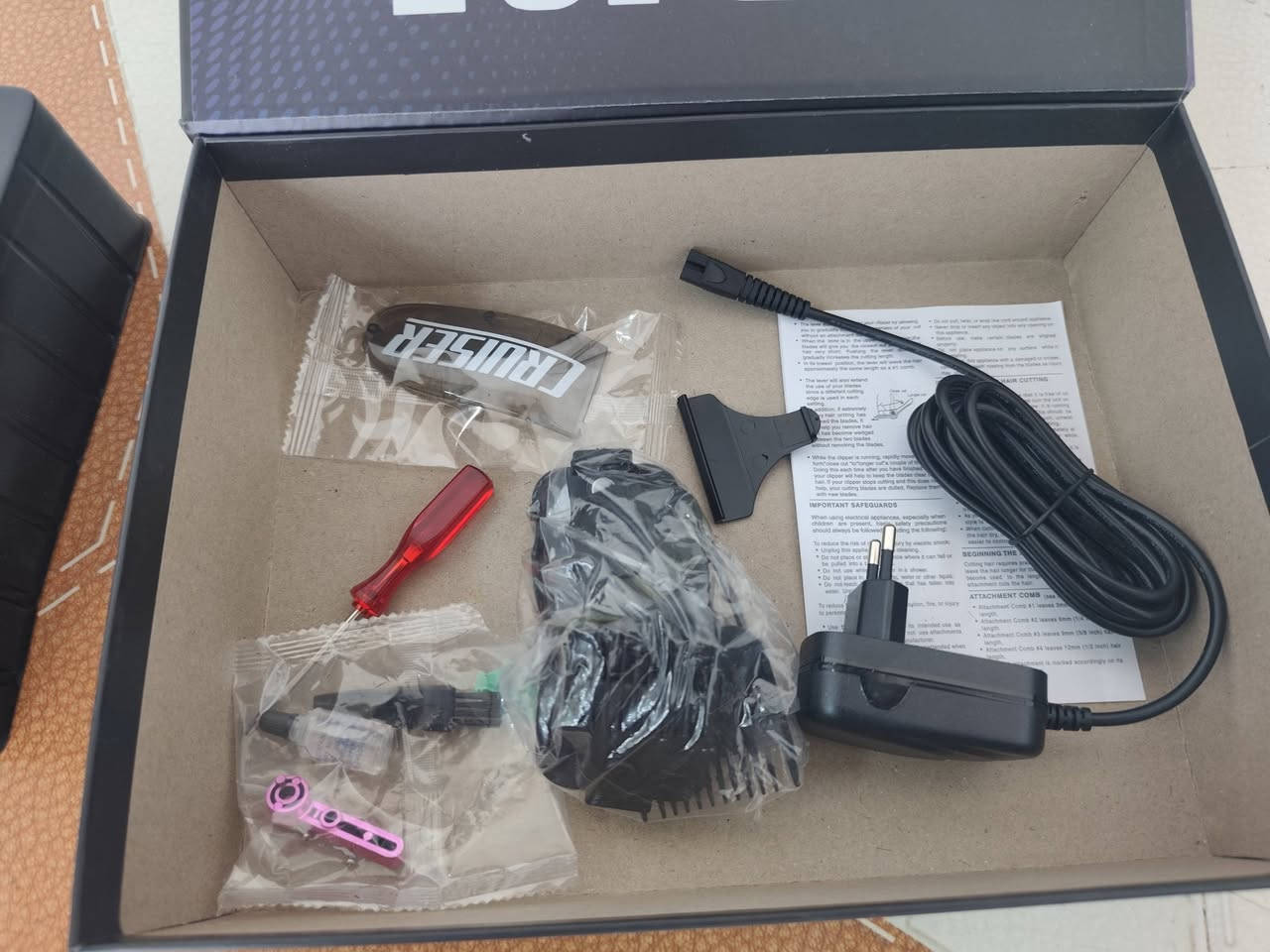 اسلام عليكم
مكينه فيراري اصليه جديده بس الجاهل طيحها المشط انكسر سن من السنون المشط ع وضعها اتخبل بس اذا اتريد جيبلهة مشط ارخيص قيمهة وخذهة وهاي مكينه التحديد هم ***********
