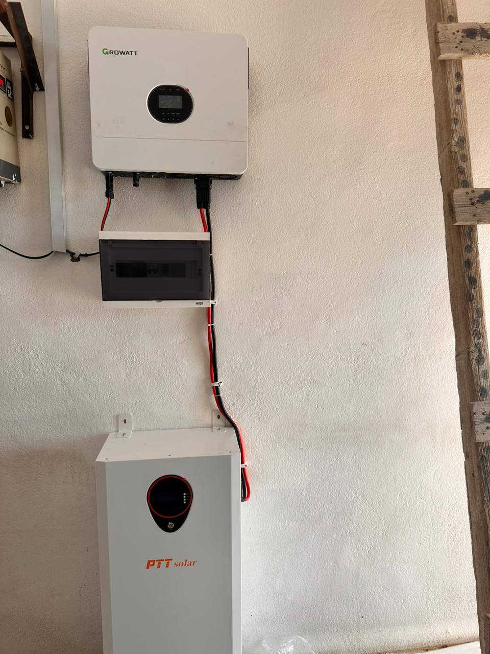 اليوم الثلاثاء الموافق 27/1/2026
تم بعون الله إكمال نصب  وتشغيل منظومة  للطاقة الشمسية في #قضاء #مندلي #الزهيريه
تجهز 16 أمبير نهارا  15 أمبير ليلا وتتكون المنظومة من:-
1-ألواح شمسية عدد 8 قدرة اللوح الواحد 620 واط
2- بطارية نوع ليثيوم  قدرتها 15 كيلو واط
3- أنفيرتر  قدرته 6 كيلو واط
4- بورد خاص بالمنظومة متكامل الحماية
5- هيكل حديد مغلون مقاوم للصدا
#ملاحظه: لانعمل ببطاريات التجميع الرديئة. 

بإدارة عمر ياسين 
وحسن سالم
للأستفسار أكثر الأتصال او مراسلة الأرقام  التالية. ‏
0771 206 0460  
***********
