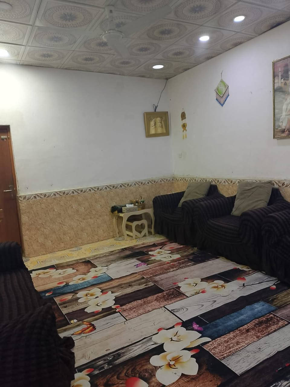 بيت للبيع في الديوانيه حي الامين نزله سيد حسين الميالي
بيت  طابو زراعي للبيع في الديوانيه المساحه 220م  مكون من طابق واحد غرفتين (4×4م)+ صاله (8×4م)  الاستقبال (5×4) ومطبخ (4×4)  + طارمه  البناء حديث كونكريت + سيراميك + سقف ثانوي  الخدمات كامله (ماء + تبليط + كهرباء + قريب على المدارس) السعر مناسب جدا 
مع عرصه للبيع مساحه 250 والسعر مناسب ايضا 
العنوان الديوانيه حي الامين الاولى مقابل حسينيه مالك الاشتر نزله سيد حسين الميالي  للاستفسار الاتصال ع الرقم ***********
