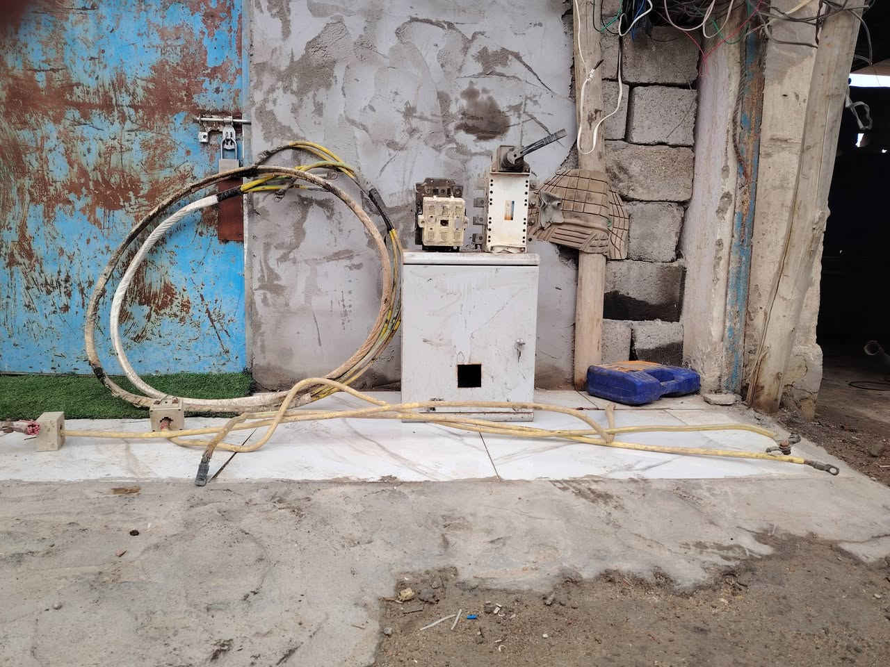 سلام وعليكم جهاز تحويل +كيبلات للبيع المكان ميسان مكلف بنشر هاذه رقم راعيهن
***********
