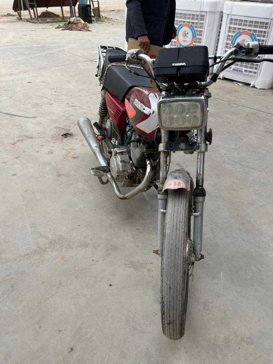 مكلف بلنشر موطورتايكر معمرجديد شغال جاهز ماتصرف علي ربع دينار موديل 20 المكان القياره الجدعه السعر 180 بي مجال اتصل على راعيو ***********
