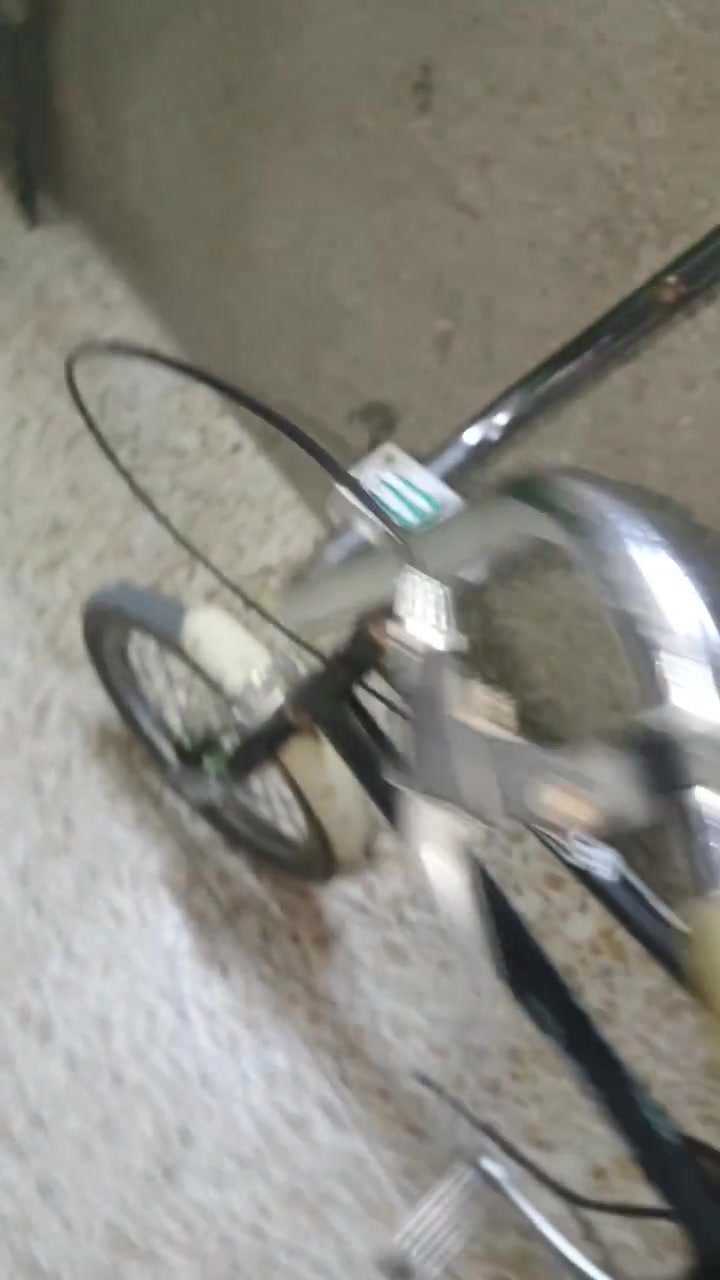 بايسكل للبيع🚴‍♀️
السعر: 50 وبي مجال 
الحجم:20 ونضيف لا مصبوغ ولا مشخط
البريكات: خلفي فقط
النوعيه: هارلي ياباني والكشن: طبي
المكان:بغداد:حي الجهاد
التواصل *********** وبي واتساب
