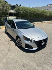 للبيع  نيسان التما  2024 المواصفات فوول عدا الفتحه فئة SV  السعر130 سع...