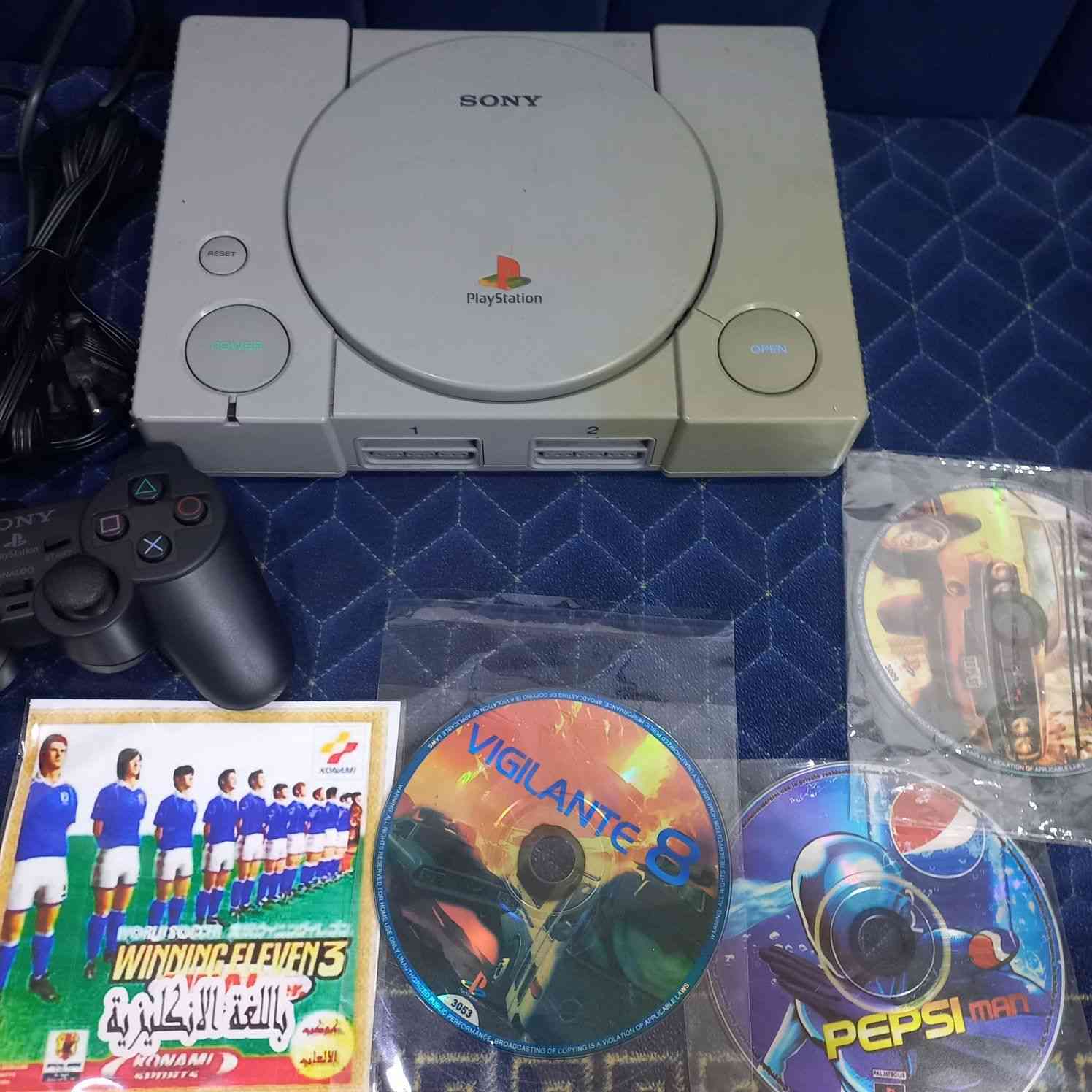 بلي١  شغال✅️ 
نظيف  جدا  ✅️
يشغل اقراص كوبي واصلي ✅️
مع جوستك وحده ومجموعة اقراص ✅️

سعره النهائي   / ٤٠ الف [ سعر نهائي ] 

توصيل كافة المحافظات ٦


**إذا كنت صاحب هذا الإعلان وتريد حذفه لأي سبب، رجاءا أرسل رسالة إلى الدعم الفني**