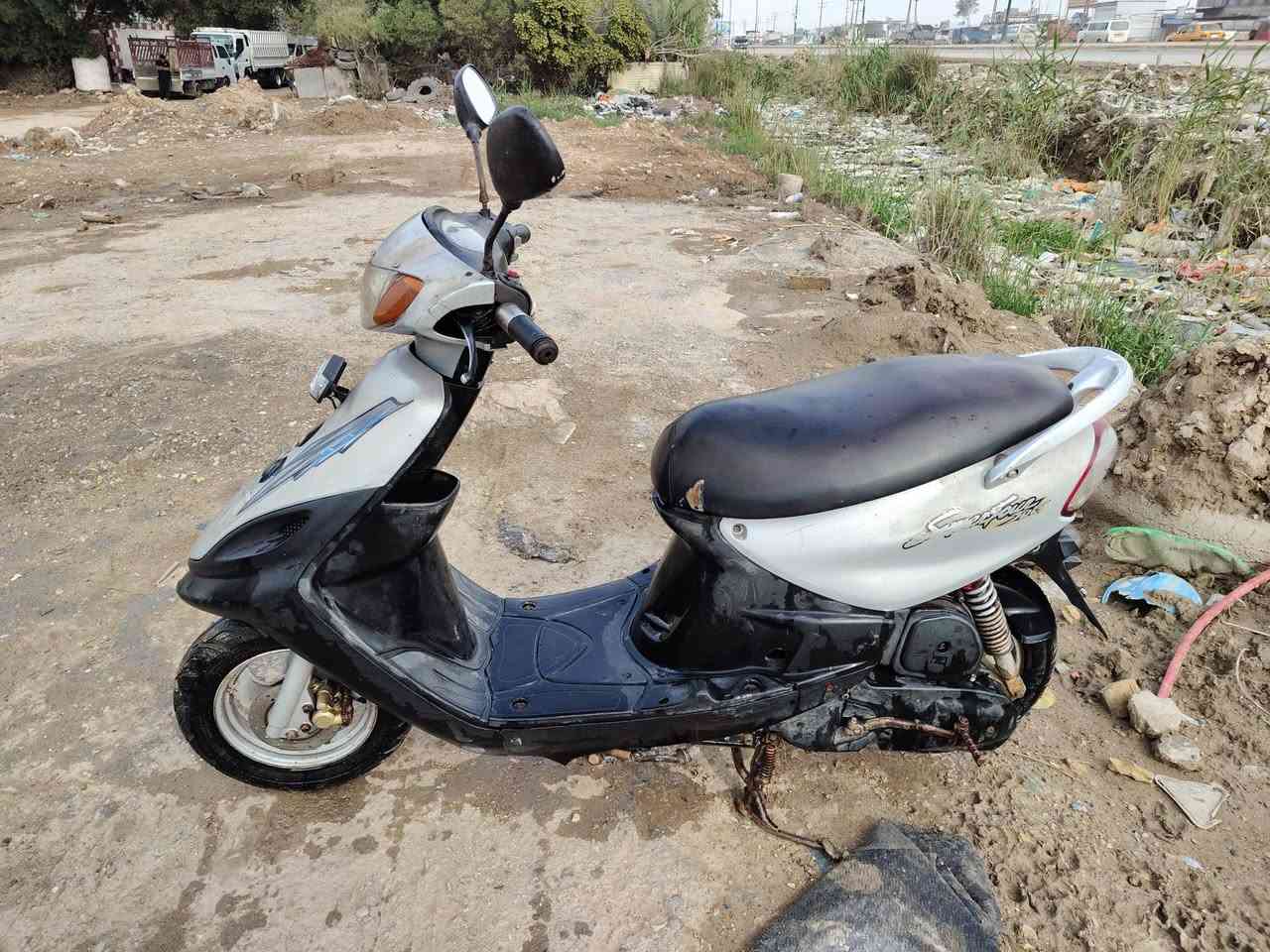 السلام عليكم دراجه للبيع ماكس قشجه شغاله من كل النواحي سلف هندر بوشه 56 زاد كلج امامي وخلفي رياضي تجي شوفه يلا تاخذه السعر 450 وبيه مجال الشراي ***********
