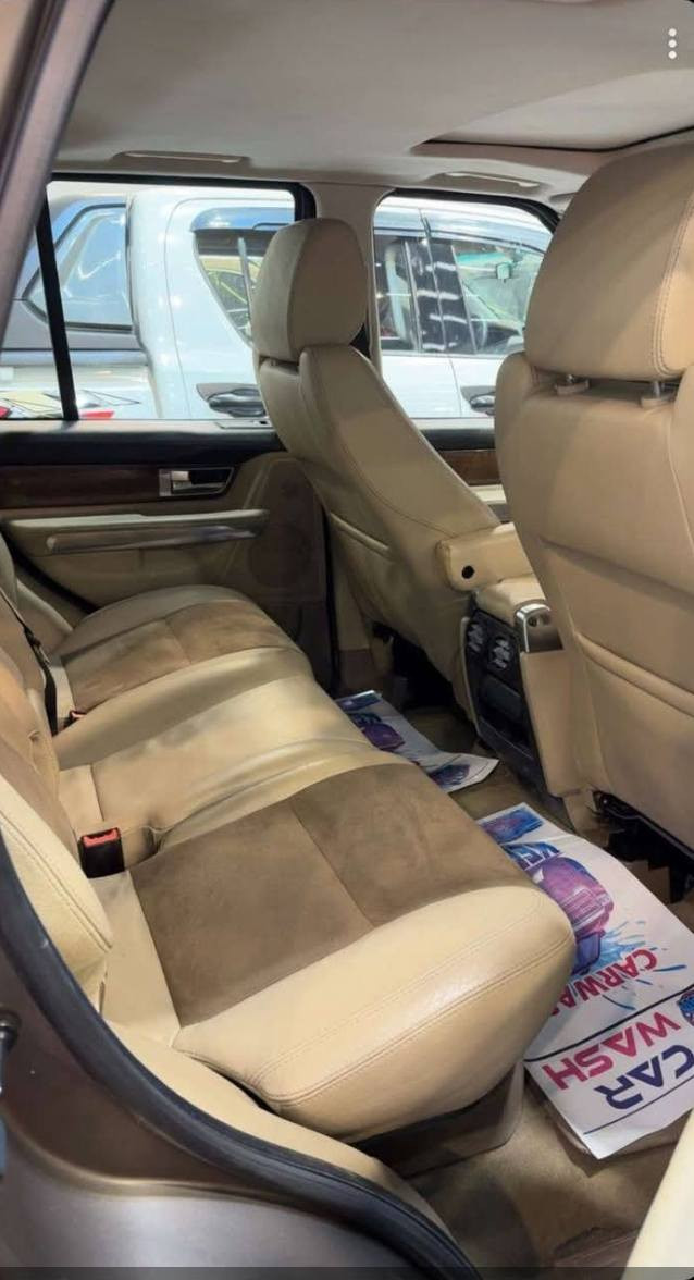 السلام عليكم للبيع او مراوس رانج موديل 2012 موصفات HSE المكينه المرغوبه بدون سوبر داخل جلد وكنتاره خمس كامرات جديدة وكالة سردار بدون حادث مكفوله الاتصال على الواتساب ***********
