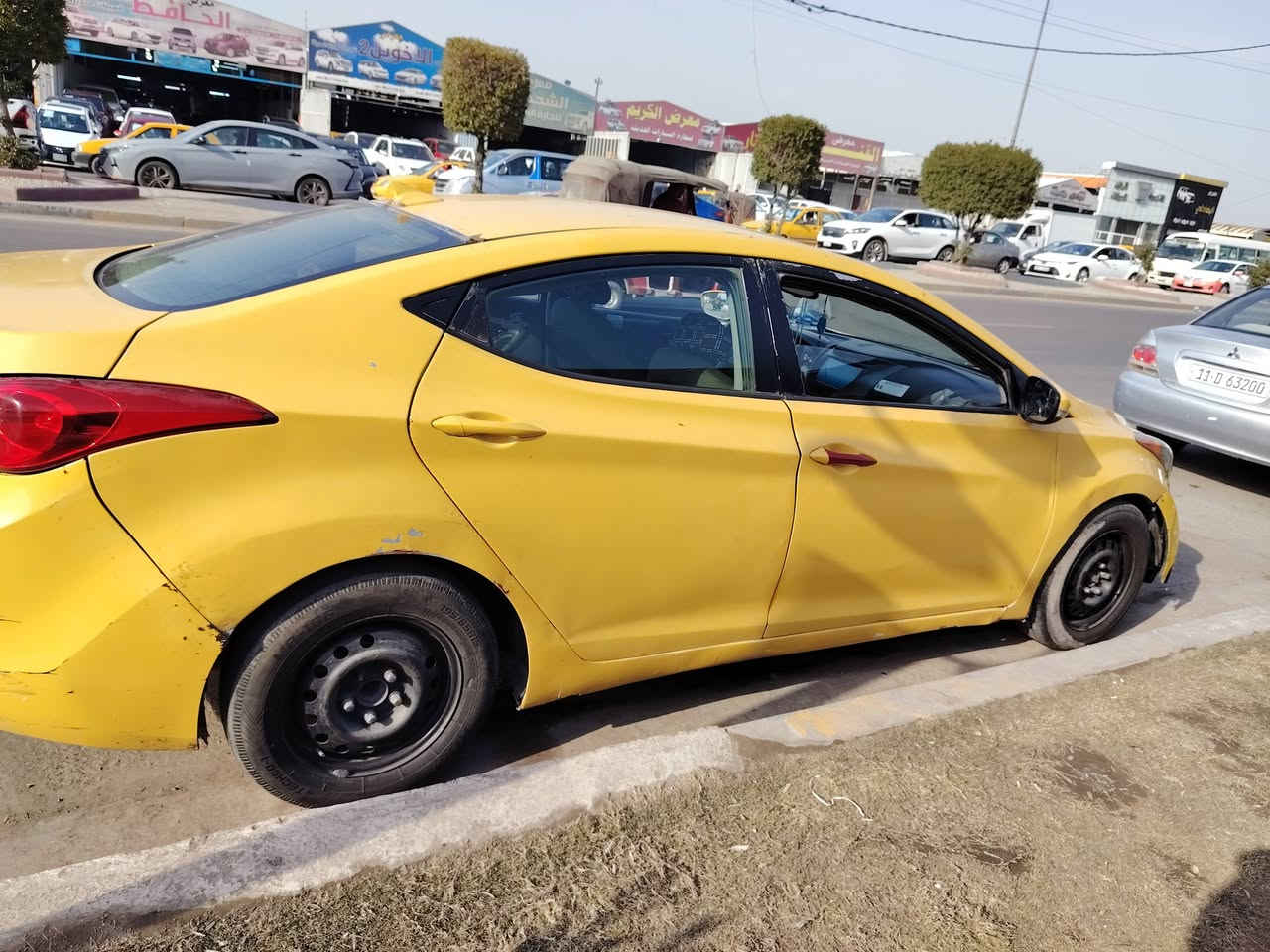 سلام عليكم الانترا 11مضلع امريكي حادثها بنيد وبيها قطع صبغ ومعجون بدون دواخل مكينه وكير مجفتات جديدالسعر 83وبيها مجال مكان السياره بغداد ***********
