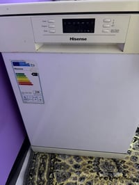 غسالة صحون 14نفر ماركة هايسنس   مابيها اي ضرر للامانة فقط السلات بيها ...