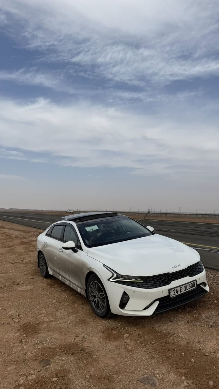 للبيــع كيـا K5 (خــليجـي) الموديل 2022 فـول مـواصفـات بـانورما كشنات جلد كشنات تدفئة بصمة مثبت سرعة كروز داخل بيج ماشية 65.000 سيارة نضيفة حيل وبيها بعد جثير مواصفات مو مذكورة السيارة بيها فقط بارد مكانين قليل حيل بدون صبغ الباقي كله مكفول الـعنوان الـمـوصل 
السعر خاص 
رقم الموبايل ***********
