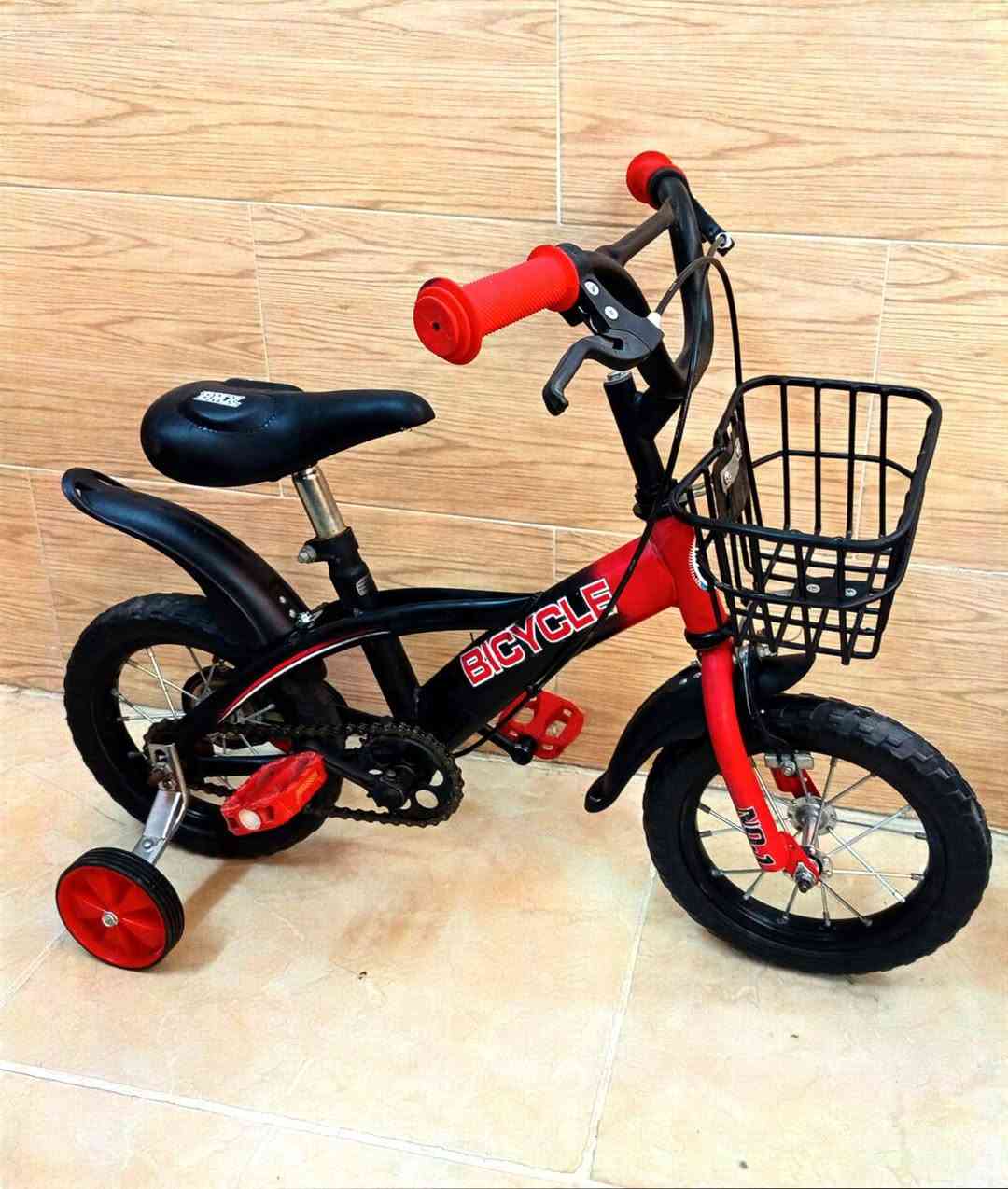 توفرة وجبة بايسكلات باله كل الأحجام والاعمار
بنضافة ممتازة ومن دون عيوب توصيل متوفر 
الاسعار مناسبة للطلب والاستفسار يرجى التواصل على الخاص او واتساب 
***********
