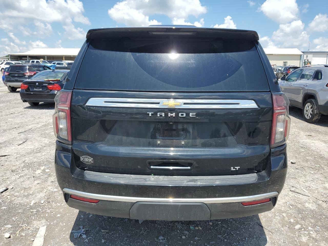 تاهو موديل 2021 دخول جديد هسة دخلت
السياره جديده فقط حادثها الموضح بلصور
مشتري باب اسود تفصيخ اصلي الها
بدون رقم تترقم بغداد 
السعر 360 ورقة  هذا رقمي ***********
اتصال واتساب العنوان البصرة ٠
