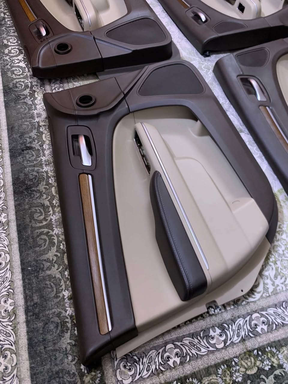 سلام عليكم تخم بطاين زيرو مال اوباما بلاتينيوم يجي الفوك جوزي جلد والجوه اوف وايت وتريشه تجي صاج جدد بالكارتون نظافتهن. هم100‎%‎ كلش تريد ابيعلك هنه ويداتهن تريد ابيع بدون يدات كلشي بسعره بخدمتكم 
مكاني بصرة 
رقمي ***********
