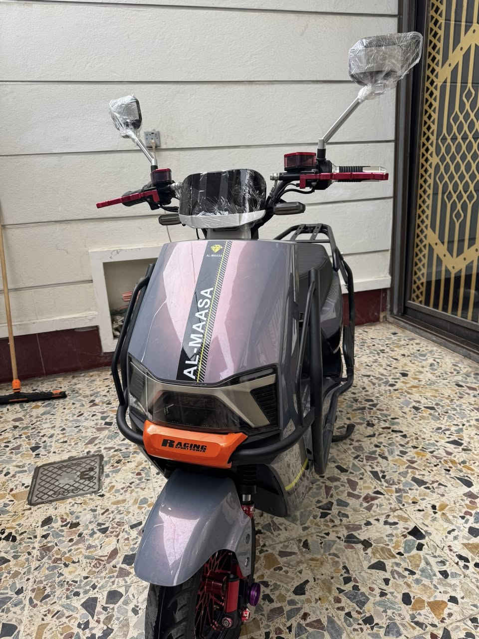 السلام عليكم ماطور شحن نوع ماسه مدرع بل كامل موديل 25  بطاريات 6 شرط تفحصه يلا تاخده لون مميز  نضام بك يرجع الى خلف دبل اشاره لايت زنون عالي ناصي كله شغال سعره 500 بي مجال عنوان رمادي تاميم ***********
