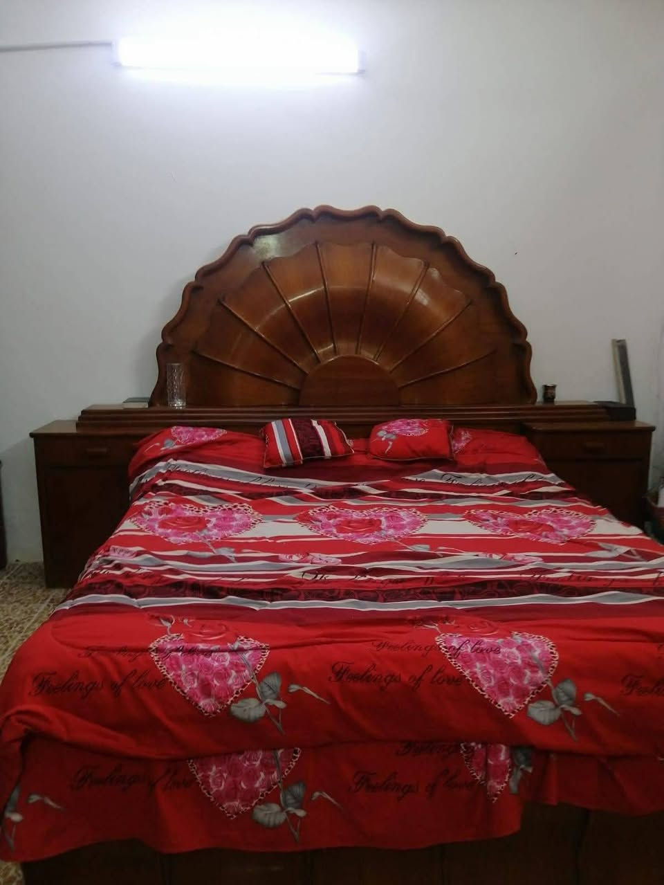 غرفت نوم 6 وملحق بورمي فصال قوقع وجه وضهر صاج خشب ثقيل بحاله جيده بدون مطرح سعر 950 شاري
***********
***********

