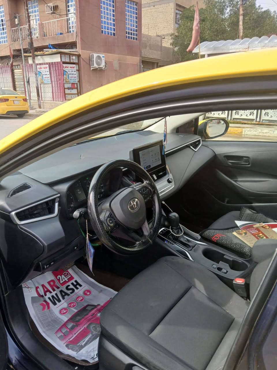 السلام عليكم كورلا امريكي هايبرد ٢٠٢٣ سياره مانقصها اي شي سعر 135 ورقه وبيها مجال حك جيه  رقم ***********
