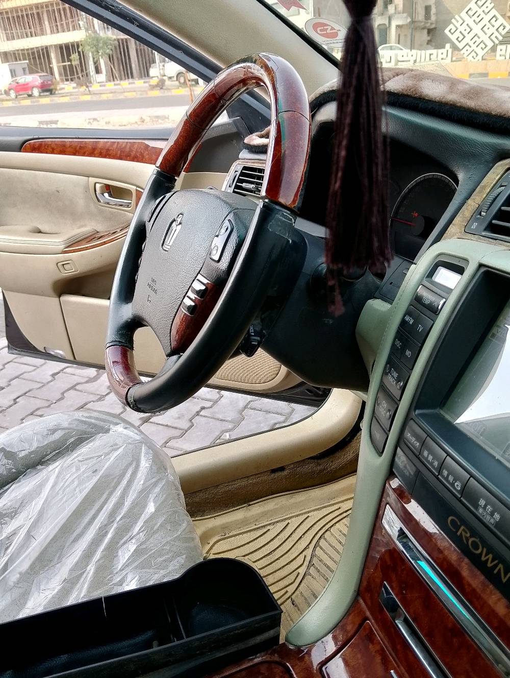 السلام عليكم  اليوم المميز يمنه الحلال للبيع
تيوتا كراون ( شاهينه) رويال لون كرزي 
مديل (2004) رقم كركوك انكليزي بسمي شخصي سنويه جديده ال 30 هزه جديده دخول جديده قرار 48 تسجيل جديد مداور ثاني يوم السعر سياره 148 ورقه وبي مجال للشري رجاءن لحد يكسر بيه سياره متعوب عليه كلش وبل عافيه عل ياخذه الله يمهله بيه 
السياره كفاله عامه من الضربه وكص ونقل كفاله عامه 
شاصي 82 المرغوب تبريد 3قطع السيارة رياضي اصل بصمه رصاصي 5 بصمات محرك وكير بل جيس كفاله حداديه جديده تخم تاير ويلاه جدد 
داخل بيجي ملكه 
3دكم اصل 
كشنات كهرباي بل كامل 
سياره ثلاجه 
جام اتو برده خلفي 
برده صفح بلاد 
هير مري ترحيب 
عداد 260 مال ايسر بلادي اشاير ايسر تحوير نجف 
استيرن كهرباء 
نضام( VSC)+TRC مانع انزلاق ABS 
نضام ECO
نضام صوتي دمام
6اقراص بلوتوث 
فول بطن ماعده فتحه فقط فول ومكفول سياره مكاني نجف ***********
*********** واتساب 