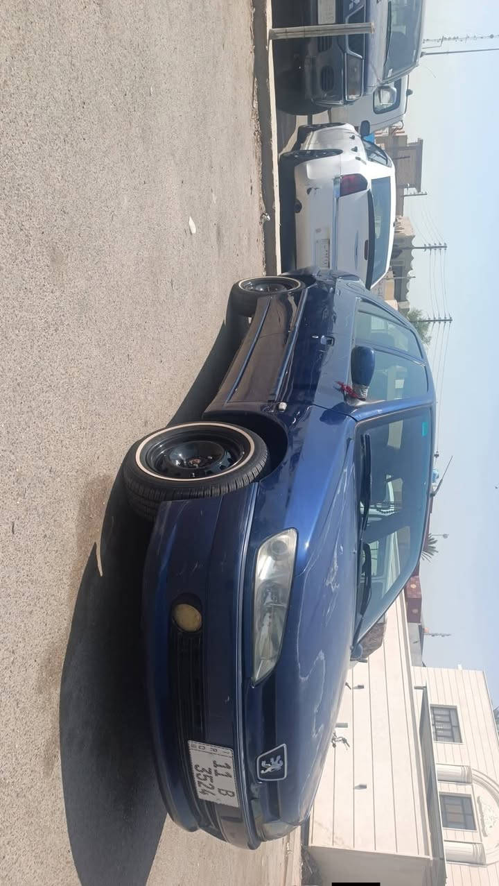 سلام عليكم 306 سيارة بلادية وجاهزة ماعدة طخة خفيفة جوة الصندوك تبريد تدفئة كلهة شغالة تخم تاير السعر 47 وبيه مجال شرط التحويل 
رقم الهاتف *********** 
العنوان الزعفرانية
