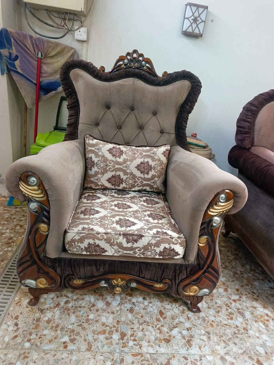 تخم قنفات ١٠ مقعد نضيف حيل المكان بغداد نهايه حي أور سبع قصور شارع ابو علي واتساب *********** اتصل واني بخدمتكم
