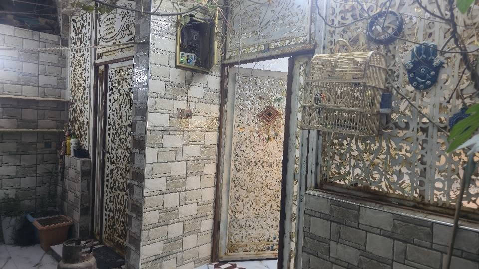 دار للبيع حي اريدو قرب ساحه شريف كونكريت طابقين اربع غرف نوم ثلاث مجاميع صحيه معزول حاليا شقه وبيت مطلوب مبادره 50 مليون  الاستفسار *********** ناصرية, ذي قار
