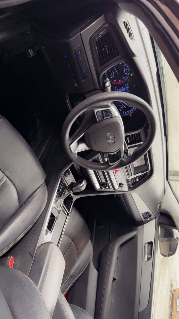 السلام عليكم سوناتا موديل 20 دخول جديد سياره جاهزه ما بها اي نقص محرك 24 حداديه كهربي جاهزه بها قصه جنطه ادوات ادوات ادوات 
السعر 60 ورقه وبيها مجال 
العنوان بغداد رقم الهاتف ***********
