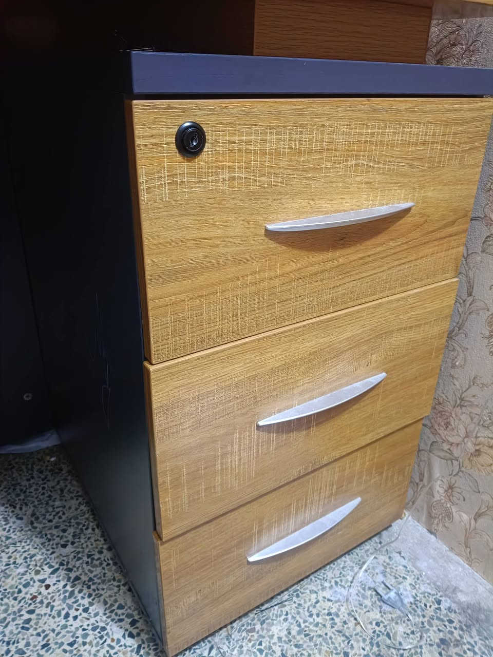 ميز مكتبي يتالف من 3 جرارات + كرسي السعر النهائي ب90 الف فقط


**إذا كنت صاحب هذا الإعلان وتريد حذفه لأي سبب، رجاءا أرسل رسالة إلى الدعم الفني**