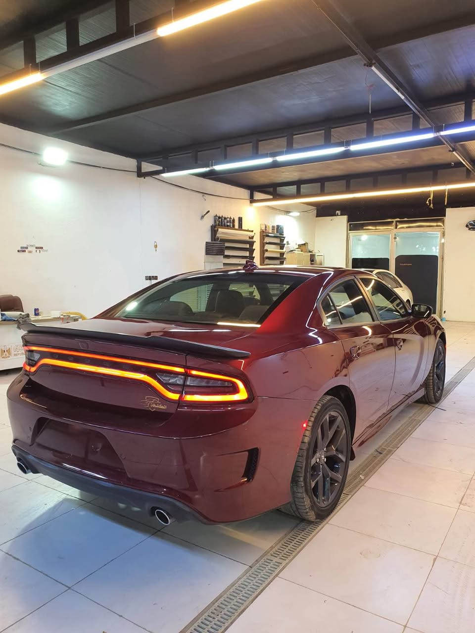 سلام عليكم 
دودج تشارجر 2022 GT PLUS وارد امريكي
محرك 3.6
فول مواصفات 
ماشية 18 الف ميل
كشنات مخمل وجلد
شاشة جبيرة
فتحة 
كاميرا دواره 
تبريد قطعتين 
نقطة عمياء
كفالة لغود وشواصي 
السيارة بدون دواخل ضربة بنيد وجاملغ ايسر 
السيارة رقم بغداد الجديد تحويل مباشر
السيارة حلوة وجاهزة من كل النواحي
للاستفسار ‭***********‬ بغداد, العراق
