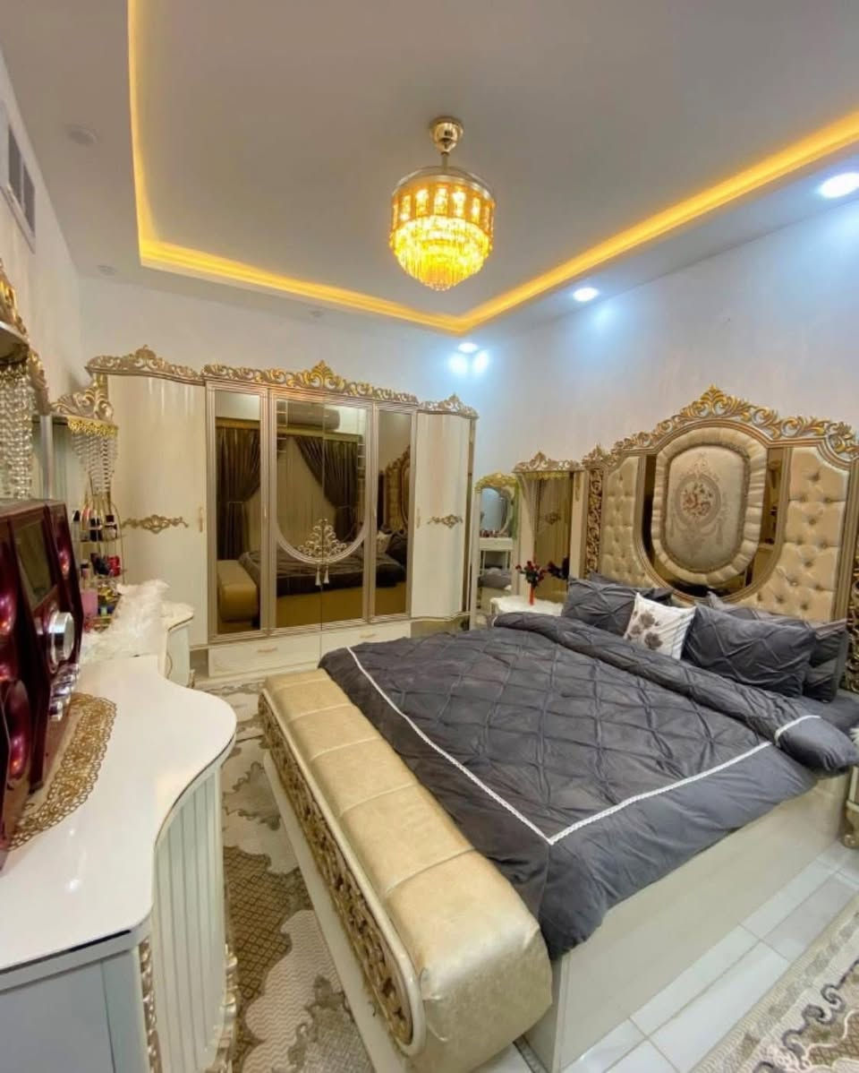 دار سـكنـي طـابقـين - حي الواسطي مقابل الغذائية

 الموقع : حـي الـواسـطي  خـلـف صيدلية الهدى 📍

المساحة : 150 م واجهة 7،5 م نـزال 20 م

اتجاه الدار قبله شـارع عريض 🛣️ 

ملاحظة الـدار يحتوي على 4 سبالت ومبردات عدد2 دكت كبيره 

نوع العقار : طابو صرف تحويل مباشر ⚖️
￼

نظام دكت - مغربي - واجهه ملكي فلين - نوافذ

المنيوم - ابواب تركي - كاشي درجة اولى - دبل جام ￼

يحتوي طابقين ￼￼
الاول : كراج - استقبال - مطبخ حار وبارد - هول - 
غرفة نوم عدد 2- مجموعتين صحيات 
الثاني : غرف نوم عدد 3- هول كبير - صحيات
••••••••••••••••••••
للسعر علق بـ (تم او السعر ) ليصلك برسالة عبر الخاص تلقائياً ✉️
••••••••••••••••••••

نستقبل كافة عروضاتكم وطلباتكم 🏡 
لبيع - وشراء - وتأجير العـقـارات 

ملاحظة نتعامل بالعقارات الطابو صرف فقط 🔔
بأشراف قانوني 👨‍⚖️

مكتـــب الـــذهـــب للعـقار 
تأسس : 2004 

للأستعلام والاستفسار 
موقع المكتب : كركوك - حي الواسطي شارع اذاعة الرشيد مقابل قرطاسية دار الفجر 2 📍

***********
***********
***********
