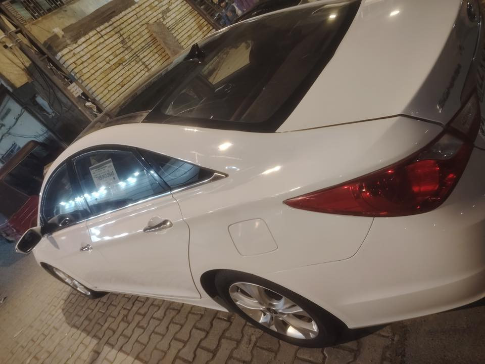 السلام عليكم 🫡 
سيارة سوناتا 2013 فول مواصفات 

بصمة 
فتحة
كشنات كهربائية 
أدوات 🛠️ كص جديد كوريا
محرك دوش 
فول السيارة 
بغداد استفسار (***********
