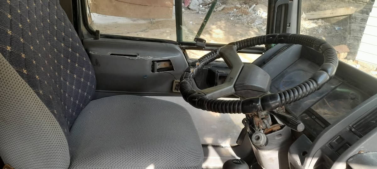 السلام عليكم هينو للبيع موديل ٨٩ رقم دياله مشروع وطني مكينه كير حداديه شاصي كله مكفول السعر ١١٥ وبيه مجال مكاني كربلاء *********** ***********
