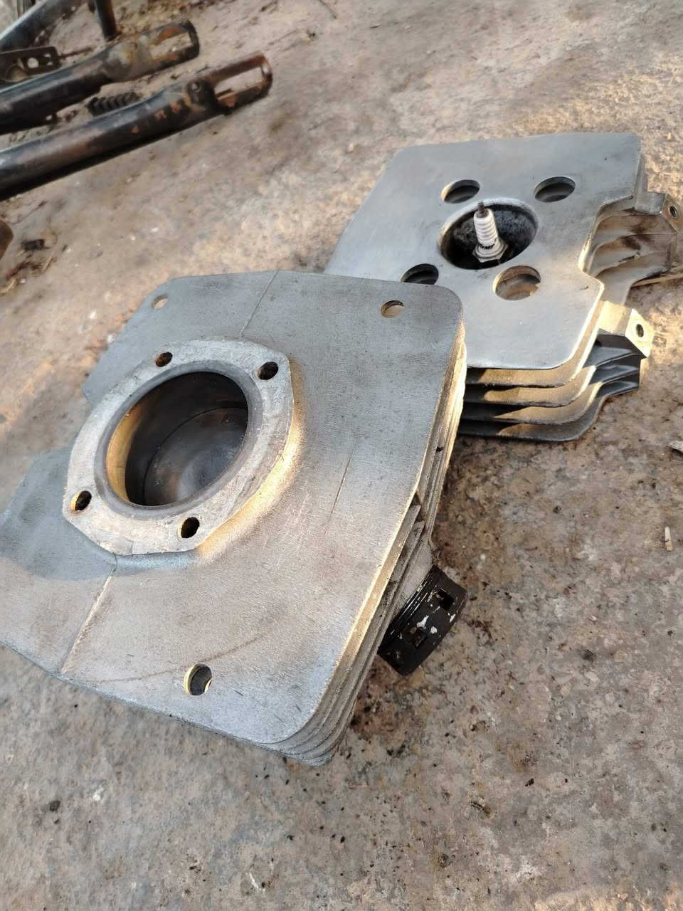 سلندر وكور ٨١ ألماني نظيف كصه رقم ٥ شرط بستم حصر لبيع توصيل موجود *********** بيه واتساب
