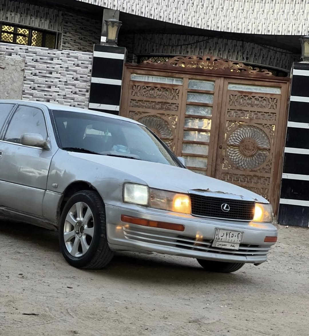 السلام عليكم لكزز 1990 بسمي تحويل مباشر مكينه كير اكسن شاصي شرط رقم بغداد سنويه جديده مكينه في فيتي فيشه وبطل 
مكان السياره النجف الاشرف رقم *********** السعر 35 وبيه مجال
